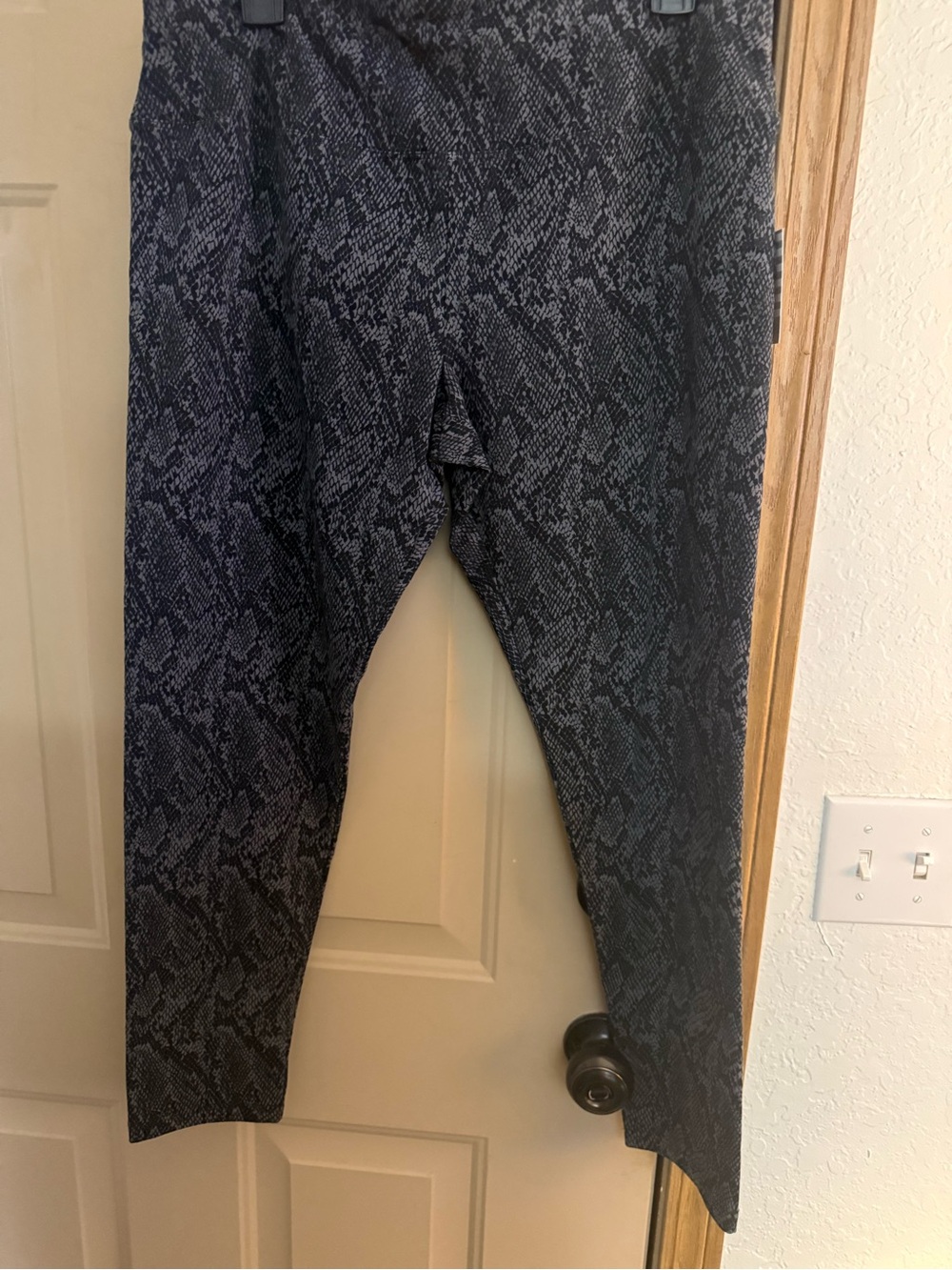 Printed Black/ Gray Snake-Pattern Leggings - Women